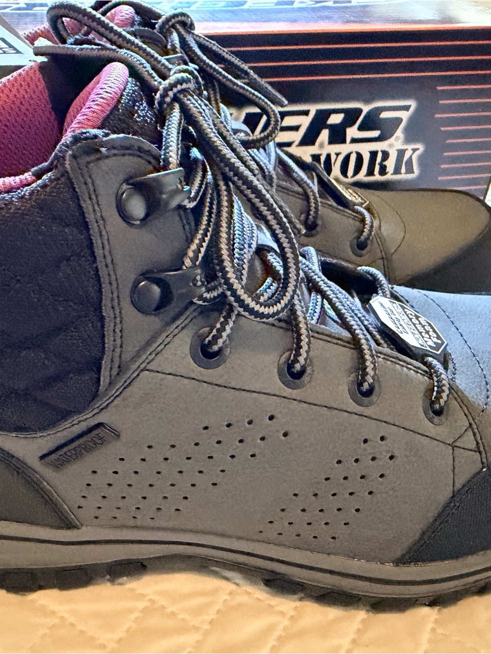 Skechers Women's Waterproof Lace-Up Hiking Boots Work Boots New In Box